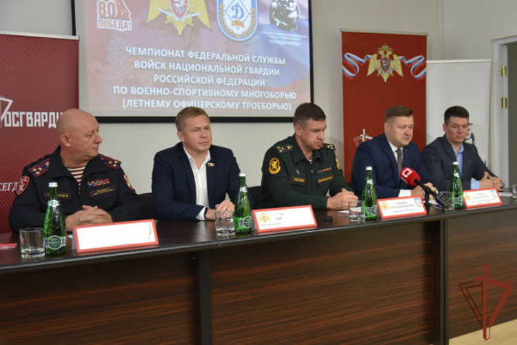 В Удмуртии в преддверии Всероссийского чемпионата Росгвардии по летнему офицерскому троеборью состоялся брифинг
