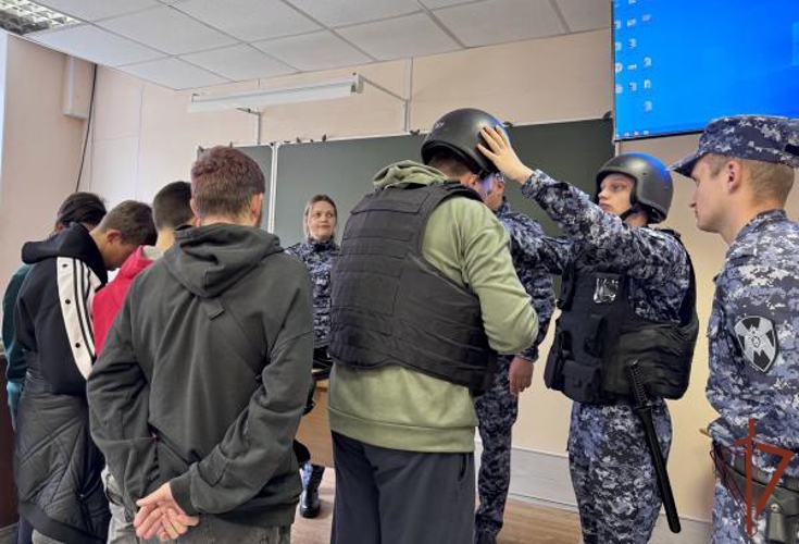 Росгвардейцы Сибири провели профориентационные и патриотические встречи с молодежью