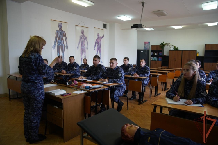 Учебно-методический сбор с офицерами-выпускниками военных вузов 2025 года завершился в Центральном округе Росгвардии