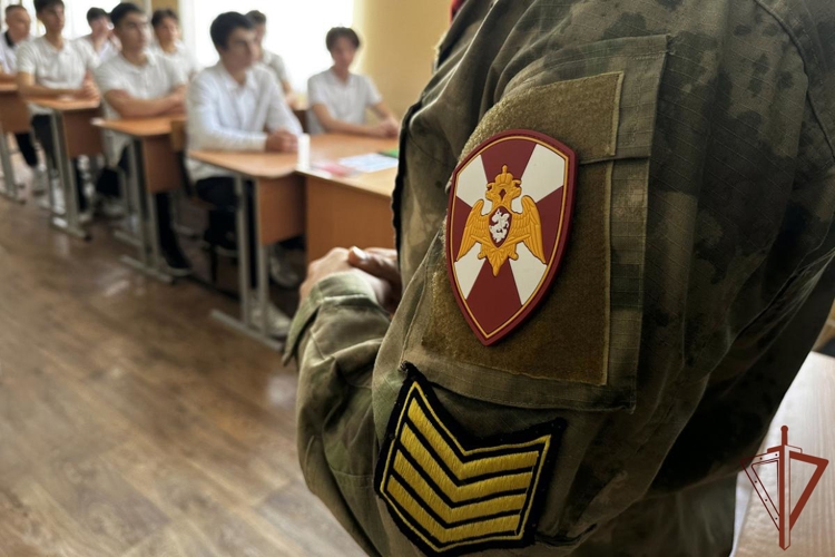 Военнослужащие Росгвардии провели патриотические мероприятия для молодежи в Чеченской Республике 