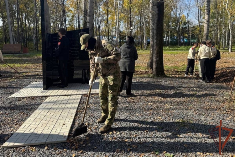 На Дальнем Востоке росгвардейцы приняли участие в благоустройстве общественно-значимых мест