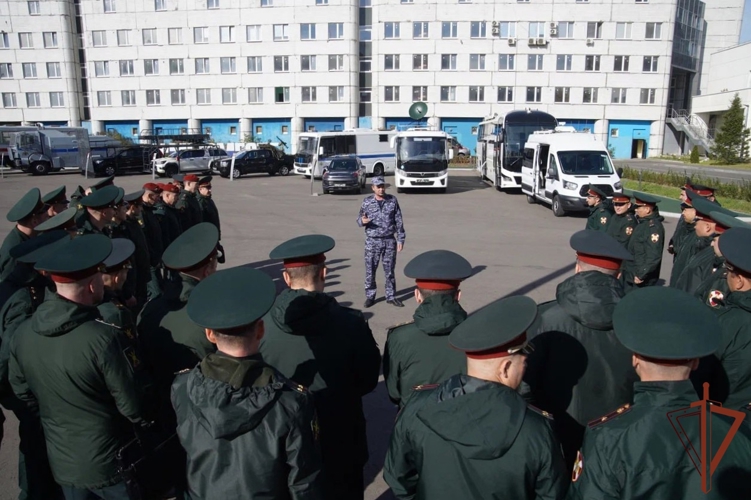Слушателей общевойсковой академии познакомили с деятельностью столичного главка Росгвардии