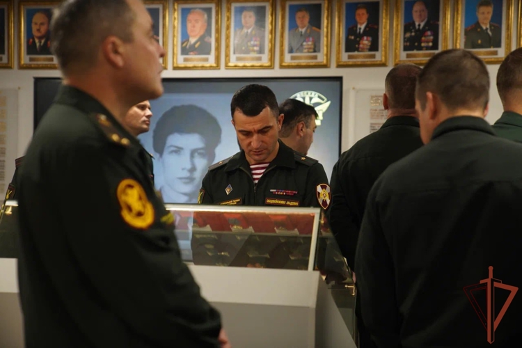 Слушателей общевойсковой академии познакомили с деятельностью столичного главка Росгвардии