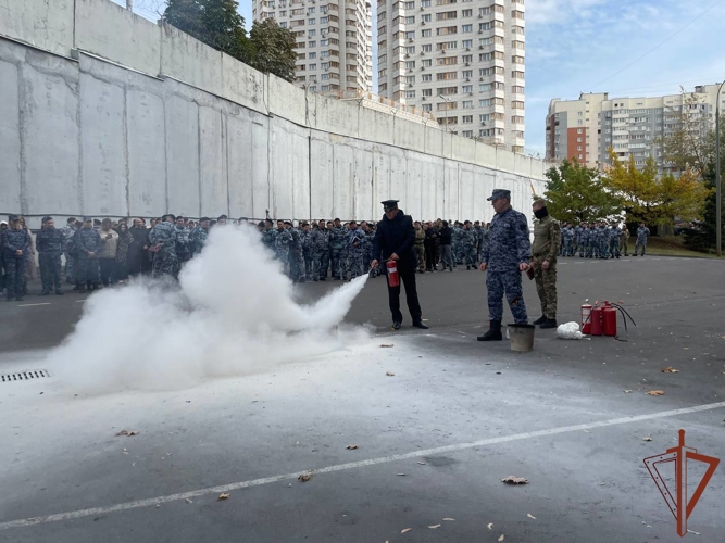 Совместное с МЧС пожарно-тактическое учение прошло в столичном главке Росгвардии 