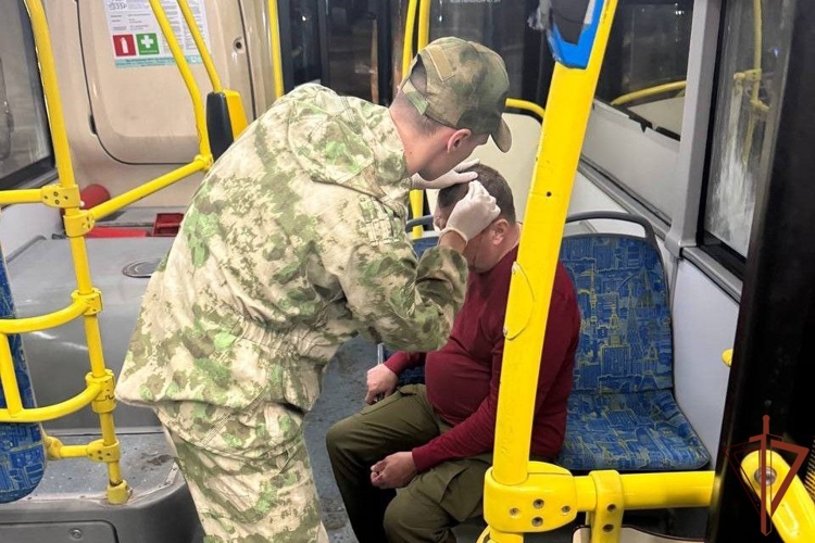 В ЛНР росгвардейцы оказали помощь пострадавшим в ДТП