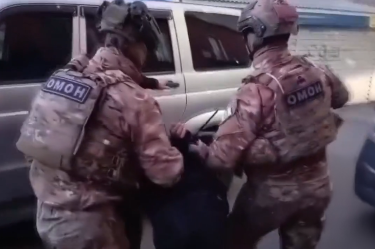 Организатор канала нелегальной миграции задержан в Томске при силовой поддержке ОМОН Росгвардии (видео)