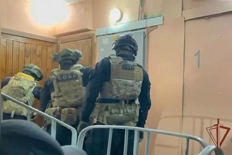 Подозреваемые в похищении человека и разбойном вымогательстве задержаны в Санкт-Петербурге при силовой поддержке СОБР Росгвардии