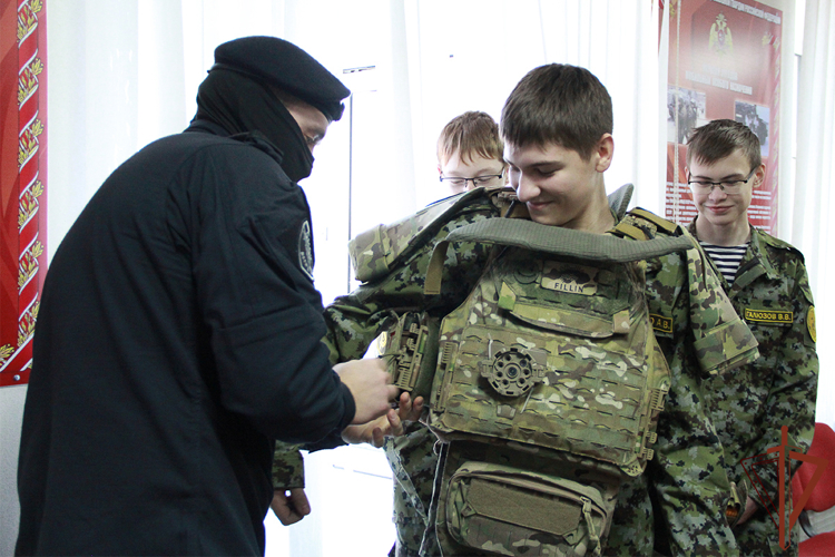 Цикл образовательных и патриотических мероприятий провели росгвардейцы на Урале