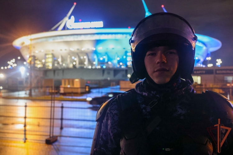Росгвардейцы обеспечили правопорядок на футбольном матче РПЛ  в Санкт-Петербурге