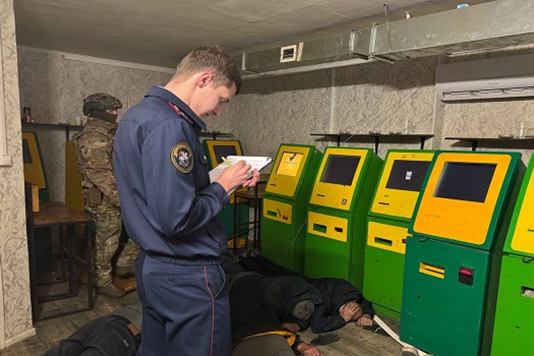 В Хабаровске при содействии бойцов спецподразделения Росгвардии пресечена незаконная игорная деятельность (видео)