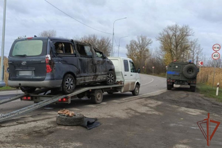Инспекторы ВАИ Росгвардии оказали помощь водителю, попавшему в ДТП 