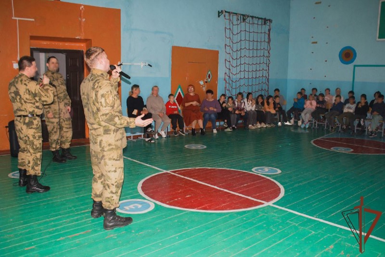 Росгвардейцы и сотрудники военной контрразведки навестили воспитанников детского дома в зоне СВО (видео)
