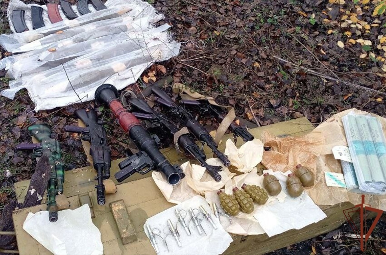 Схрон вооружения и боеприпасов обнаружили росгвардейцы в ЛНР 