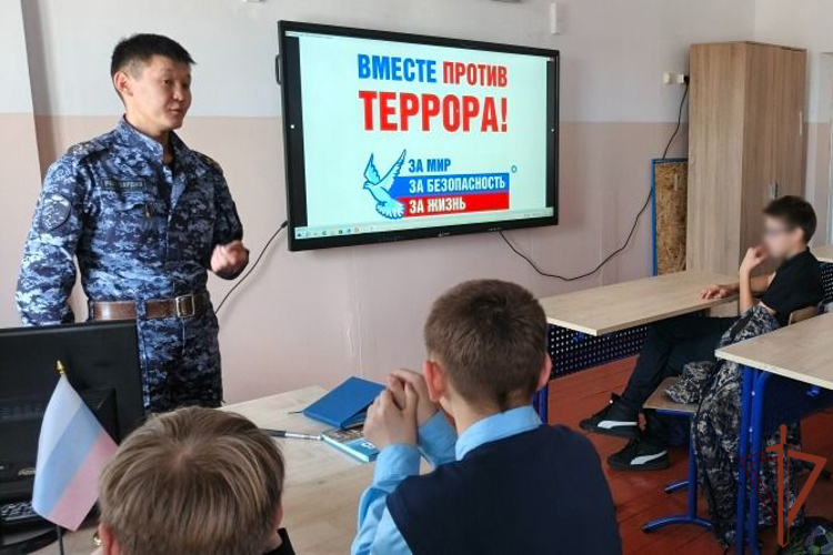 На Дальнем Востоке росгвардейцы провели патриотические мероприятия для школьников