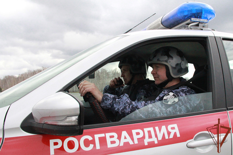 В Тюмени росгвардейцы задержали подозреваемого в угоне автомобиля