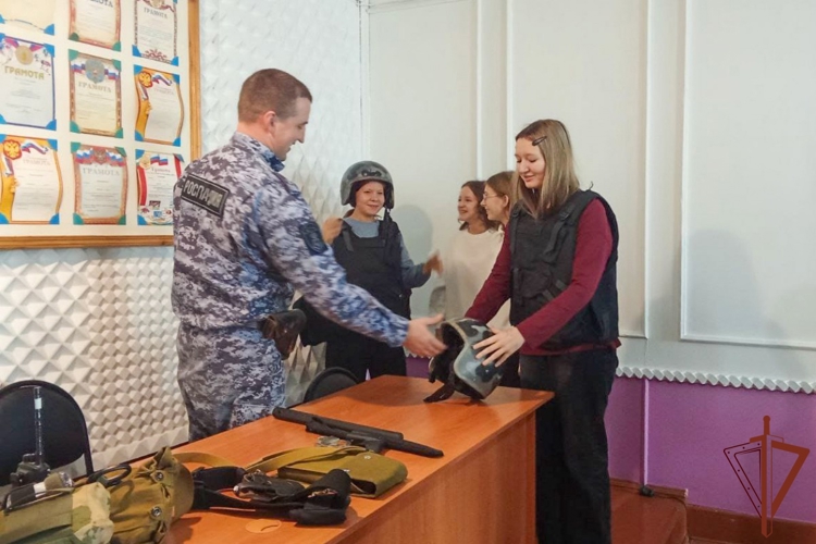 В Сибири военнослужащие и сотрудники Росгвардии приняли участие в патриотических мероприятиях