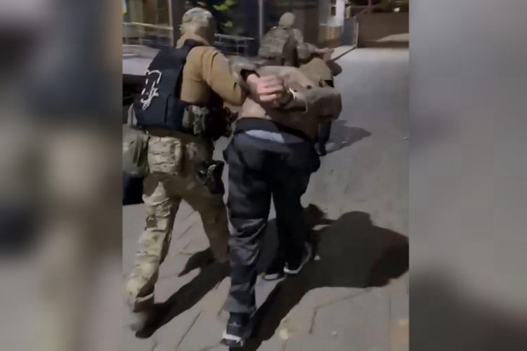 В Ростовской области при силовой поддержке СОБР Росгвардии задержаны подозреваемые в серии краж
