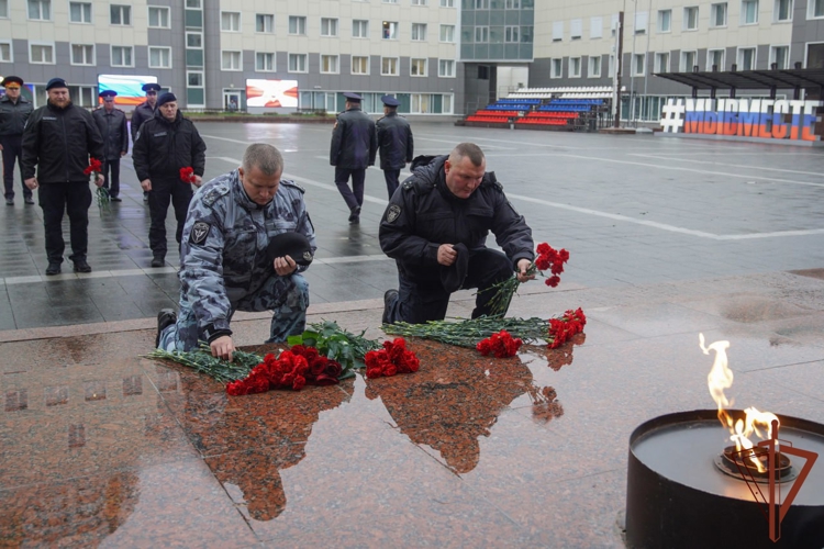 Росгвардейцы Центрального округа почтили память боевых товарищей
