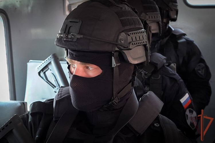 В Подмосковье при силовой поддержке спецназа Росгвардии пресечены нарушения миграционного законодательства на строительных объектах (видео)