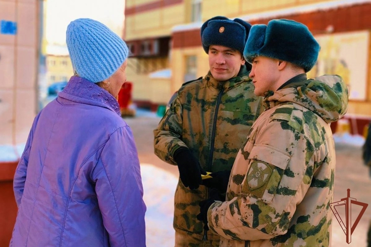 Росгвардейцы совместно c полицейскими провели профилактическую акцию по предупреждению мошенничества в Томской области