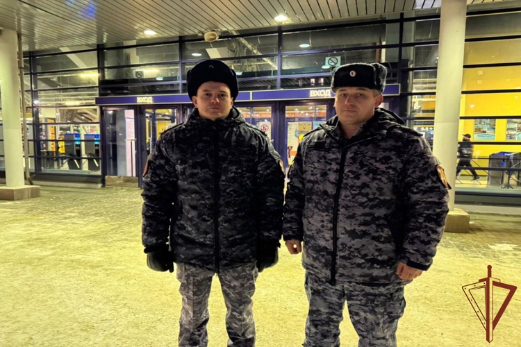 В Череповце сотрудники Росгвардии обеспечили безопасность хоккейного матча КХЛ