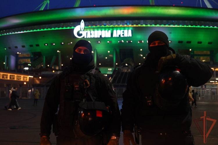 Подразделения Росгвардии обеспечили правопорядок футбольного матча в Санкт-петербурге