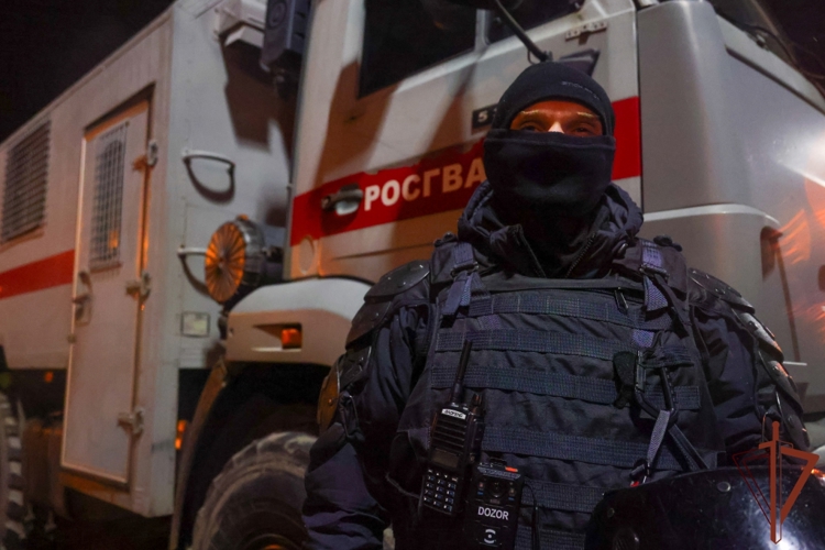 Подразделения Росгвардии обеспечили правопорядок футбольного матча в Санкт-петербурге