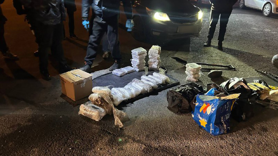 При силовой поддержке ОМОН Росгвардии в Чувашии задержаны подозреваемые в покушении на сбыт наркотиков
