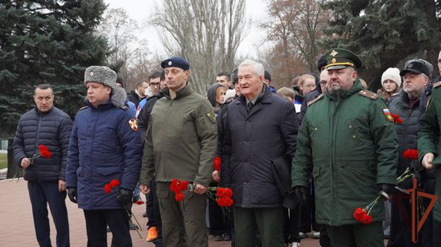 В регионах Приволжья росгвардейцы почтили память неизвестного солдата
