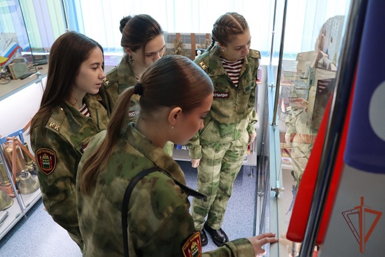 Патриотические мероприятия для молодежи провели росгвардейцы на Дальнем Востоке 