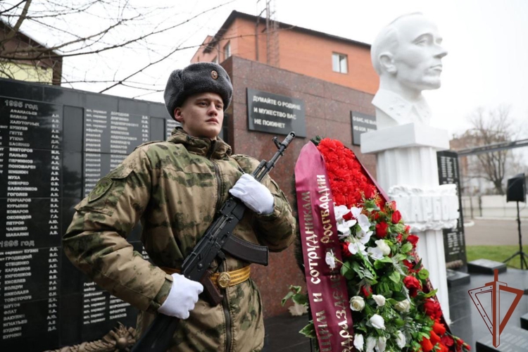 В Подмосковье открыли памятную плиту инженерам Росгвардии, погибшим в ходе СВО (видео)