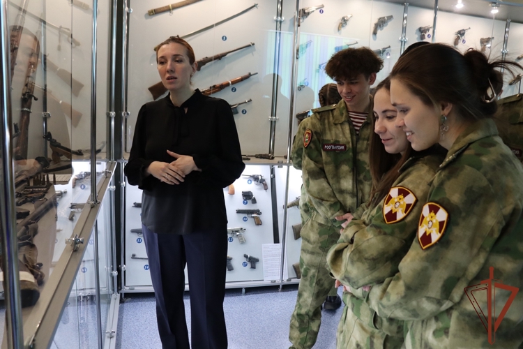 Патриотические мероприятия для молодежи провели росгвардейцы на Дальнем Востоке 
