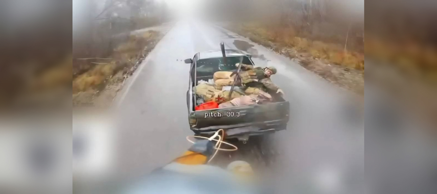 Росгвардия показала кадры уничтожения пикапа ВСУ, доставляющего продовольствие боевикам на харьковском направлении (видео)