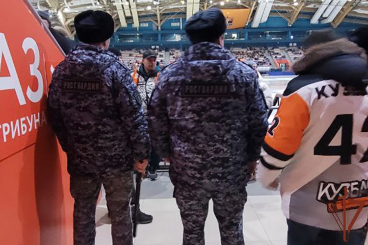Росгвардейцы обеспечили безопасность спортсменов и зрителей во время матча чемпионата России по хоккею