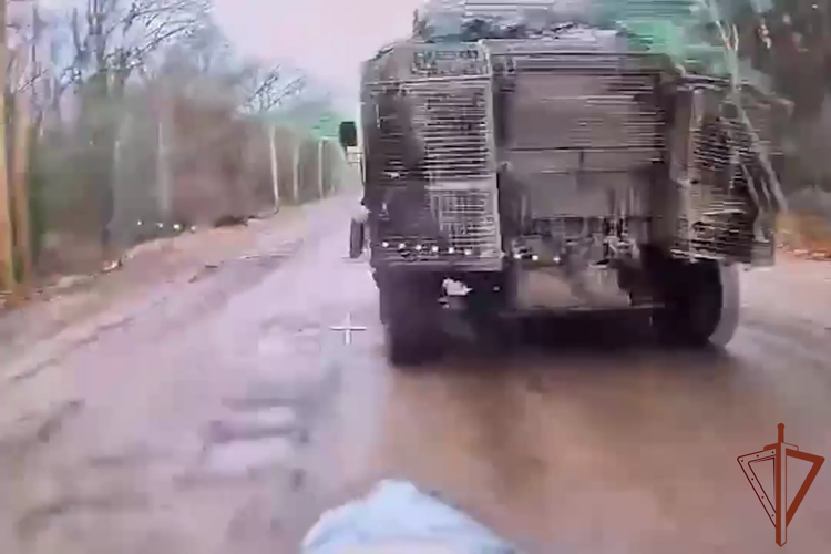 Росгвардейцы поразили бронеавтомобиль ВСУ МаххРrо на харьковском направлении (видео)