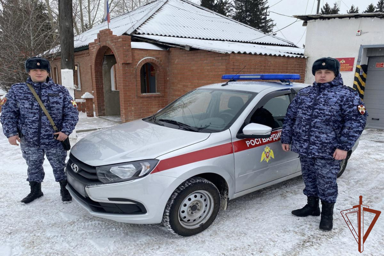 Росгвардейцы в Красноярском крае предотвратили распространение огня в частном секторе