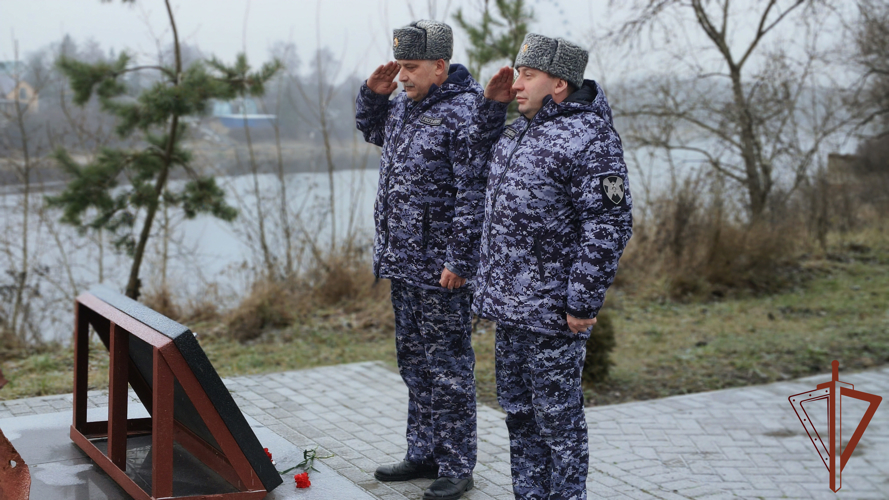 В Северо-Западном округе Росгвардии состоялись мероприятия, приуроченные ко Дню Неизвестного солдата