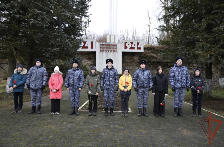 В Северо-Западном округе Росгвардии состоялись мероприятия, приуроченные ко Дню Неизвестного солдата
