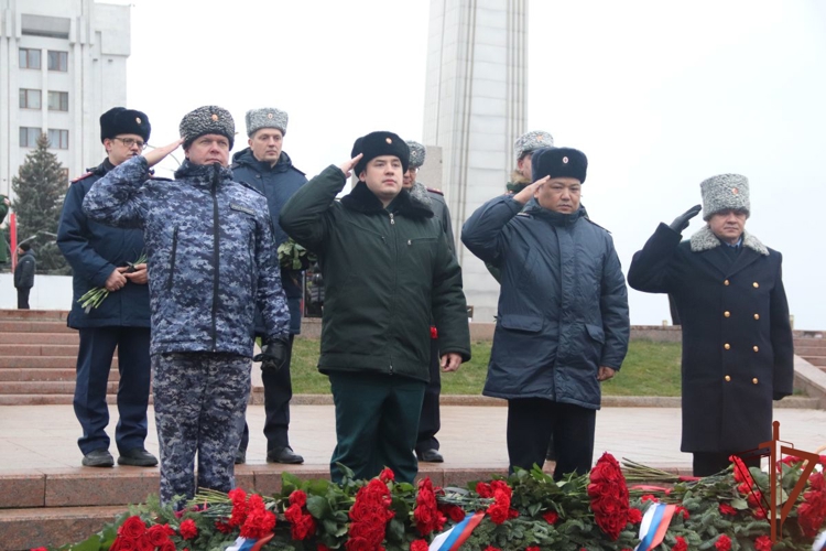 В регионах Приволжья росгвардейцы почтили память неизвестного солдата