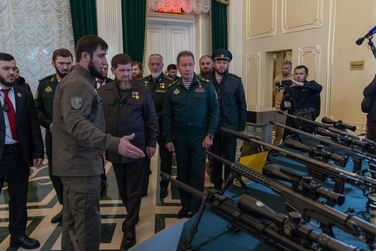 Герой России генерал армии Виктор Золотов вручил государственные награды росгвардейцам-участникам СВО в Чеченской Республике