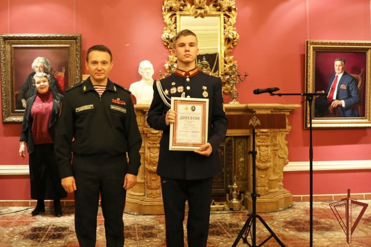 В галерее Александра Шилова открылась выставка рисунков кадет и детей росгвардейцев  