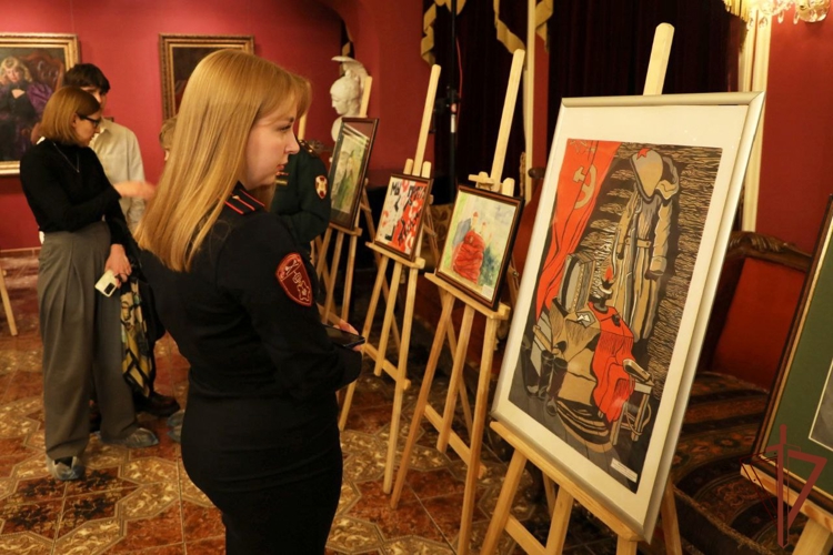 В галерее Александра Шилова открылась выставка рисунков кадет и детей росгвардейцев  
