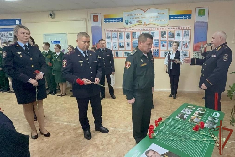 Росгвардейцы приняли участие в открытии «Парты Героя» памяти генерал-полковника Игоря Груднова
