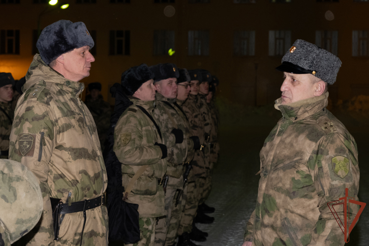 Заместитель командующего Уральским округом Росгвардии поздравил с Новым годом личный состав объединения