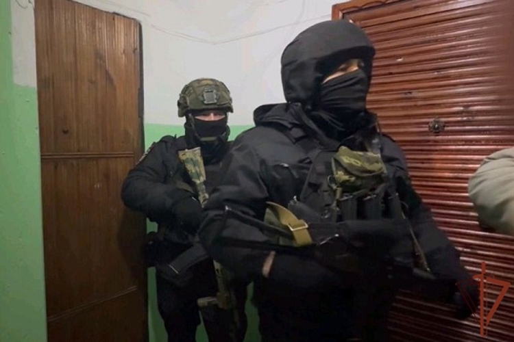 При силовой поддержке СОБР Росгвардии в Бурятии пресечена деятельность незаконной мобильной майнинговой фермы
