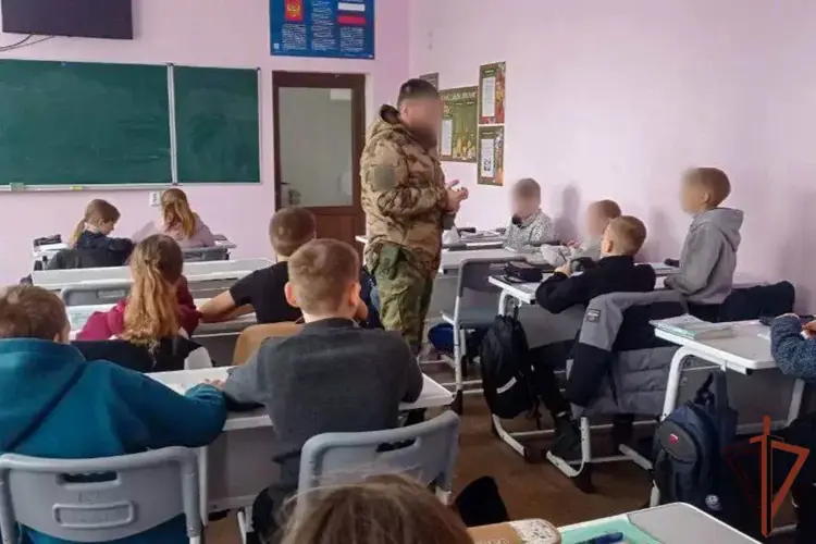 Росгвардейцы провели патриотические встречи со школьниками в Херсонской и Запорожской областях