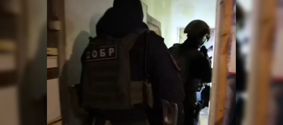 В Ленинградской области при поддержке ОМОН и СОБР Росгвардии задержана группа предполагаемых «чёрных риелторов» (видео)