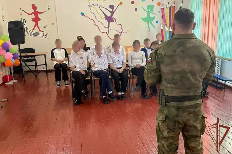 Росгвардейцы провели патриотические встречи со школьниками в Херсонской и Запорожской областях