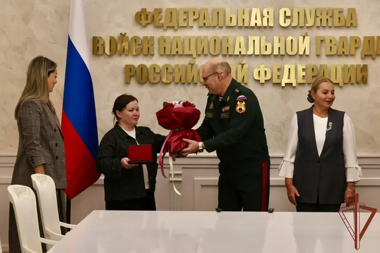 В Росгвардии вручили награды воспитательницам детского сада из Оренбургской области за спасение детей (видео)