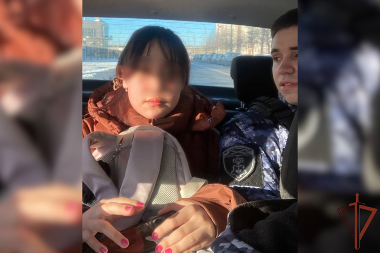 Росгвардейцы задержали девушку, пытавшуюся устроить пожар на АЗС в Санкт-Петербурге